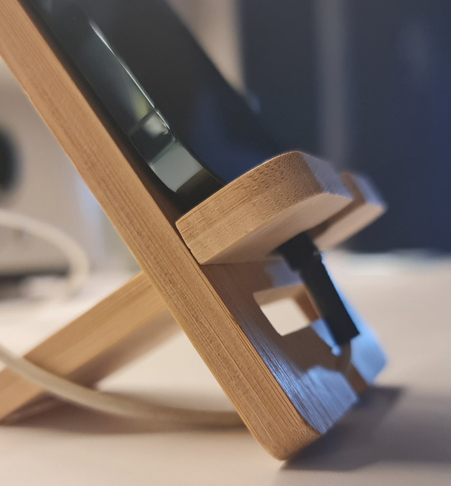 Support Smartphone WOOW™ en Bois – Élégant, Compact ou Ultra Stable