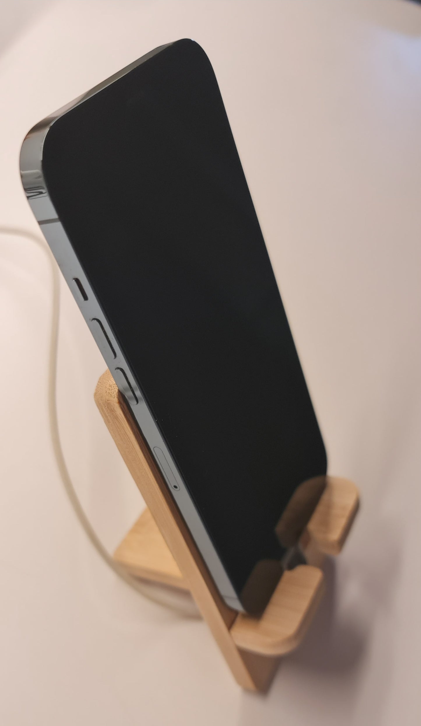 Support Smartphone WOOW™ en Bois – Élégant, Compact ou Ultra Stable