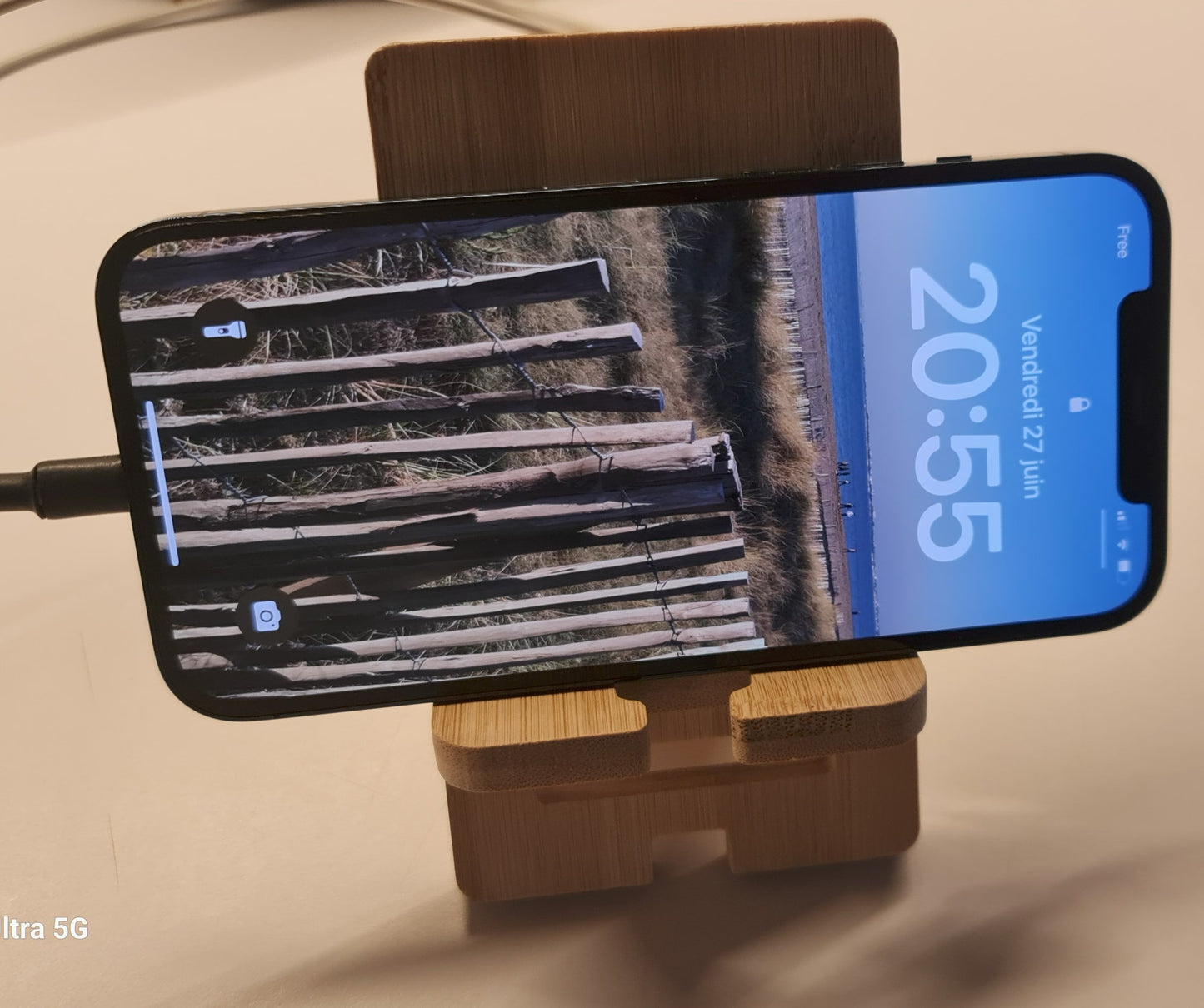 Support Smartphone WOOW™ en Bois – Élégant, Compact ou Ultra Stable